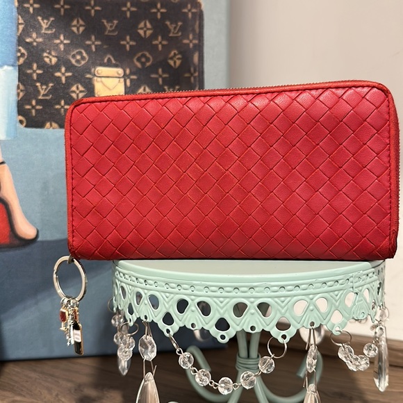❤️Wallet by Bottega Intrecciato ❤️ - Picture 2 of 16